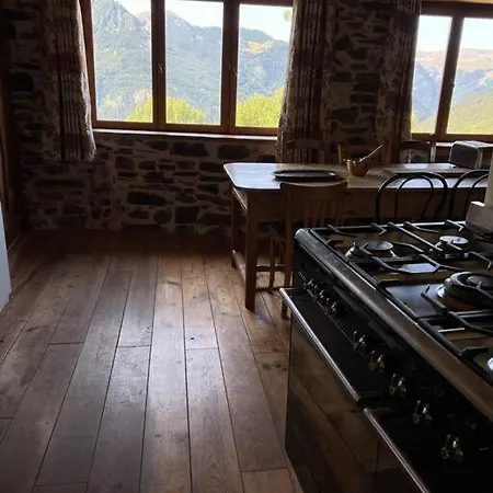 Beau Corps De Ferme De 400 M2 A Barcelonnette Méolans