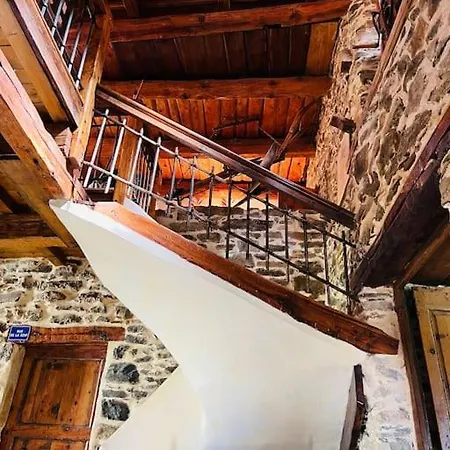 Beau Corps De Ferme De 400 M2 A Barcelonnette * Méolans