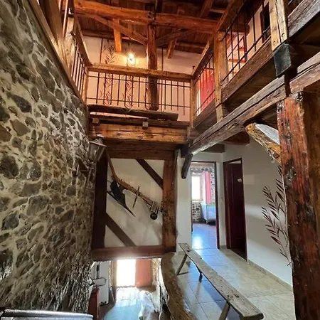 Beau Corps De Ferme De 400 M2 A Barcelonnette *