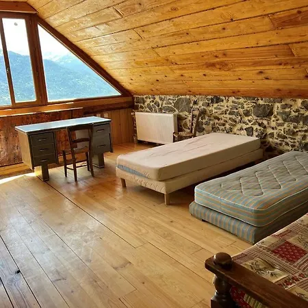 Beau Corps De Ferme De 400 M2 A Barcelonnette *